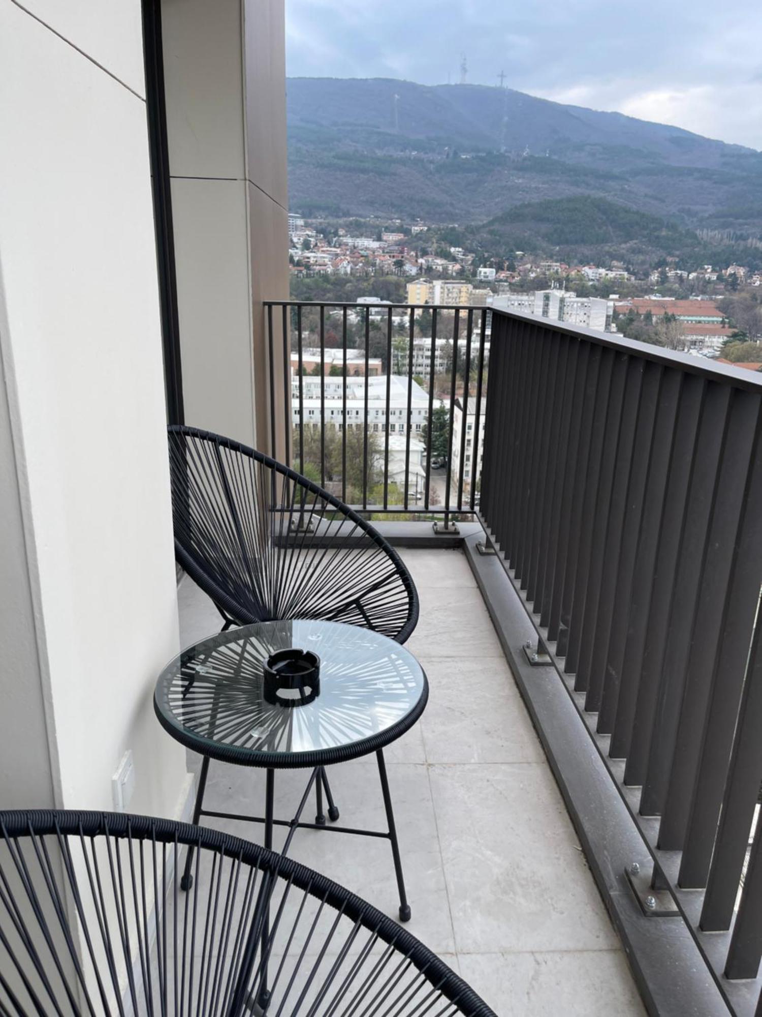 180° View Apartment In Diamond Building Skopje Exteriör bild