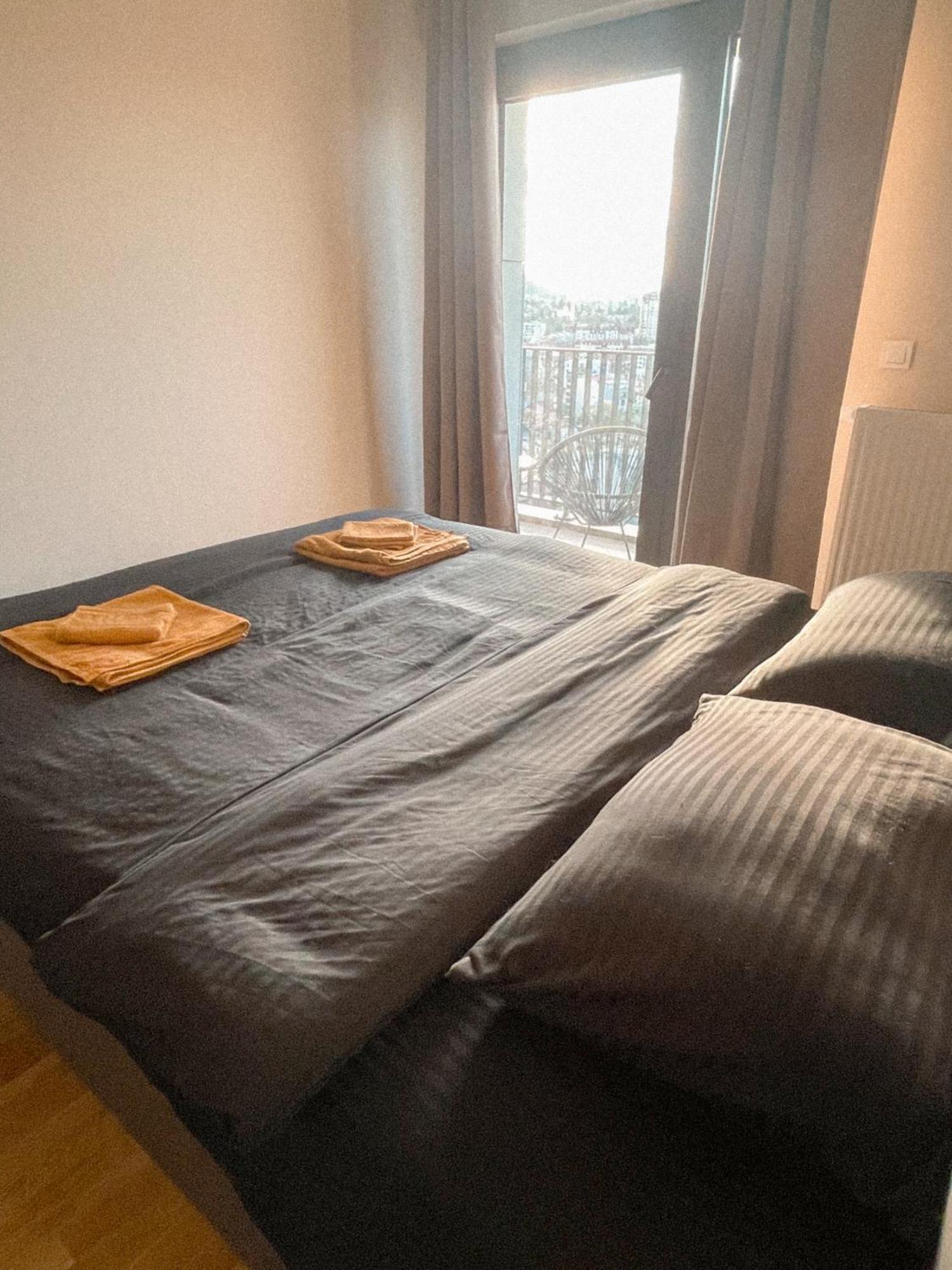 180° View Apartment In Diamond Building Skopje Exteriör bild