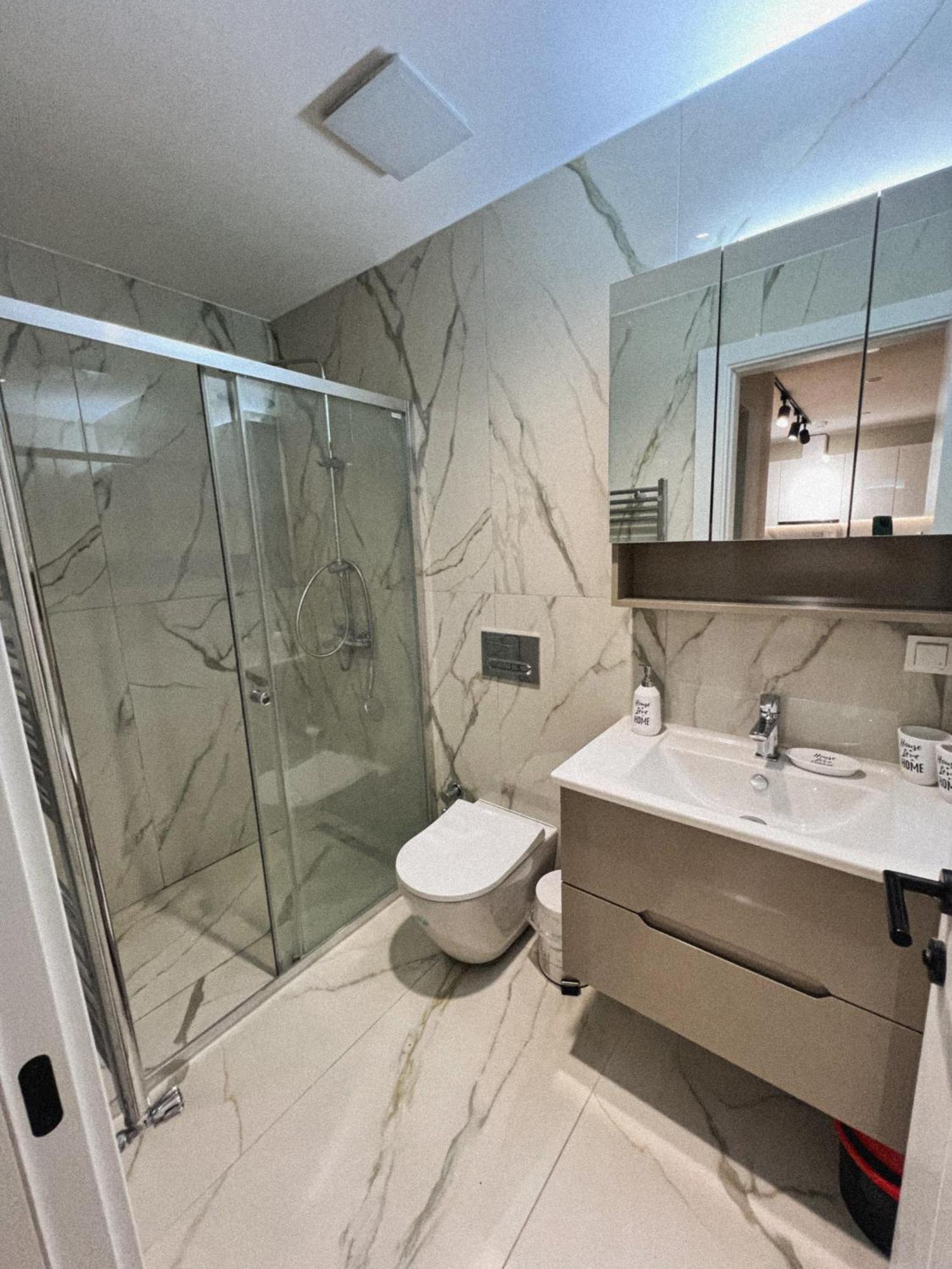 180° View Apartment In Diamond Building Skopje Exteriör bild