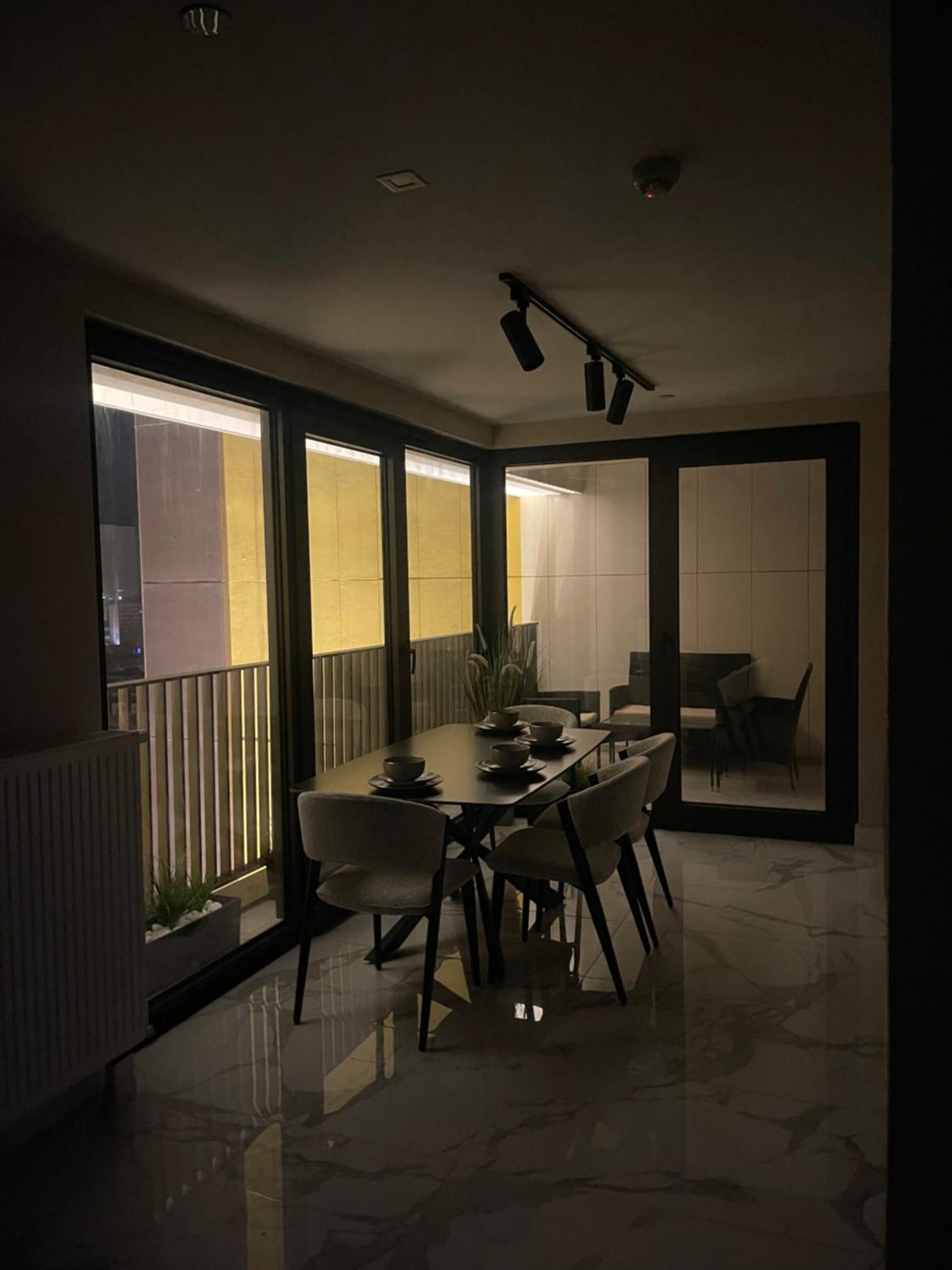 180° View Apartment In Diamond Building Skopje Exteriör bild