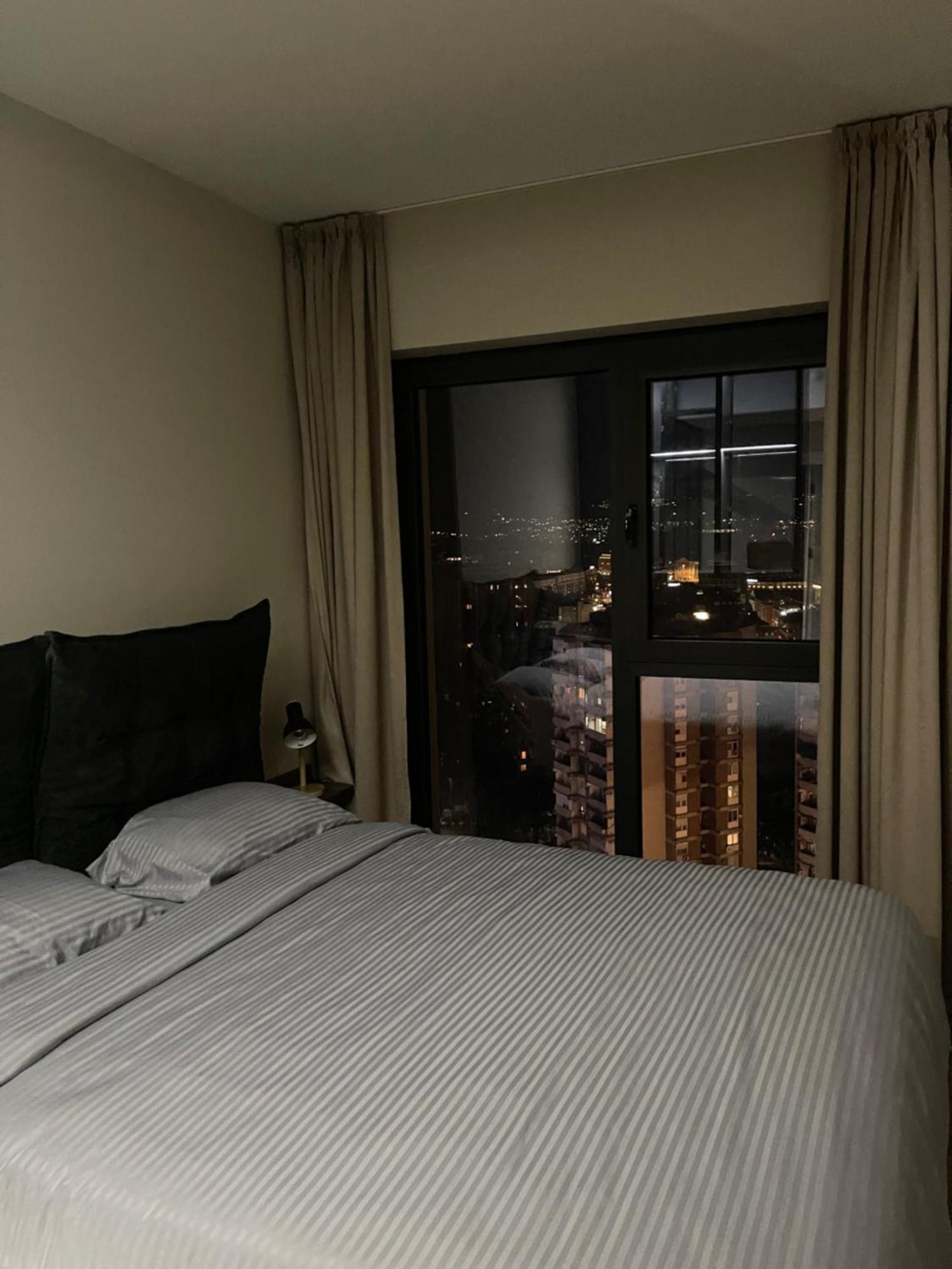 180° View Apartment In Diamond Building Skopje Exteriör bild