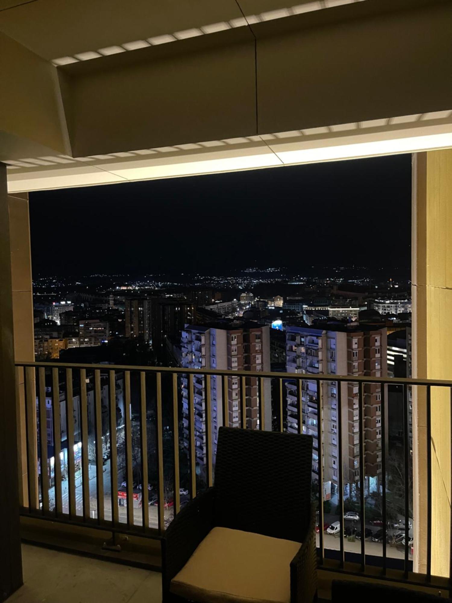 180° View Apartment In Diamond Building Skopje Exteriör bild